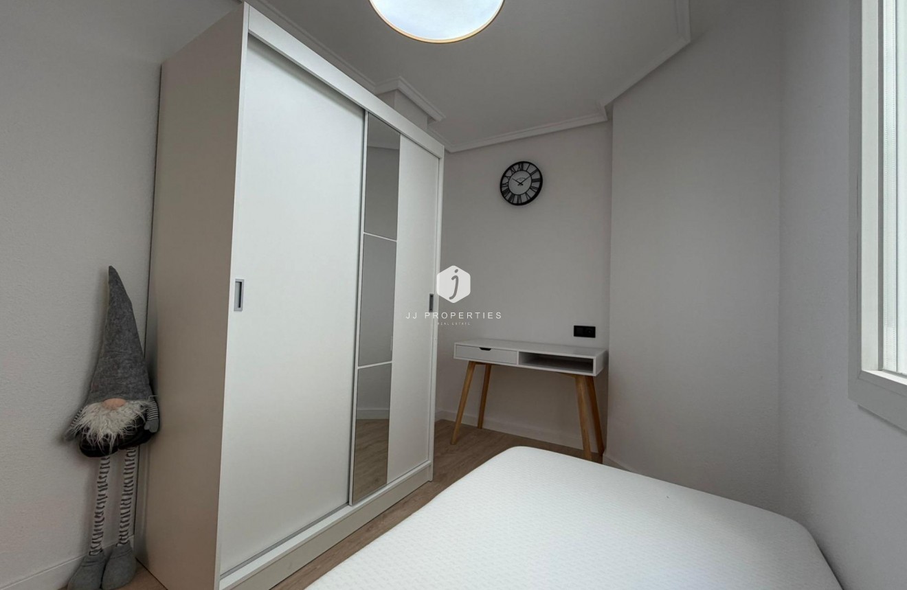 Tweedehands - Appartement / flat -
Torrevieja - Playa del Cura
