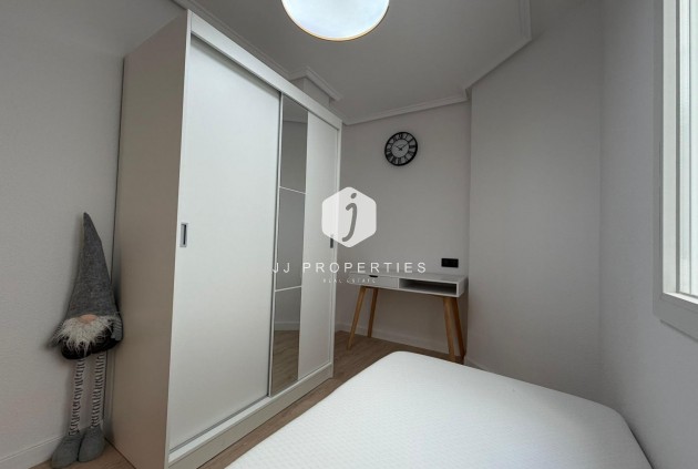 Tweedehands - Appartement / flat -
Torrevieja - Playa del Cura