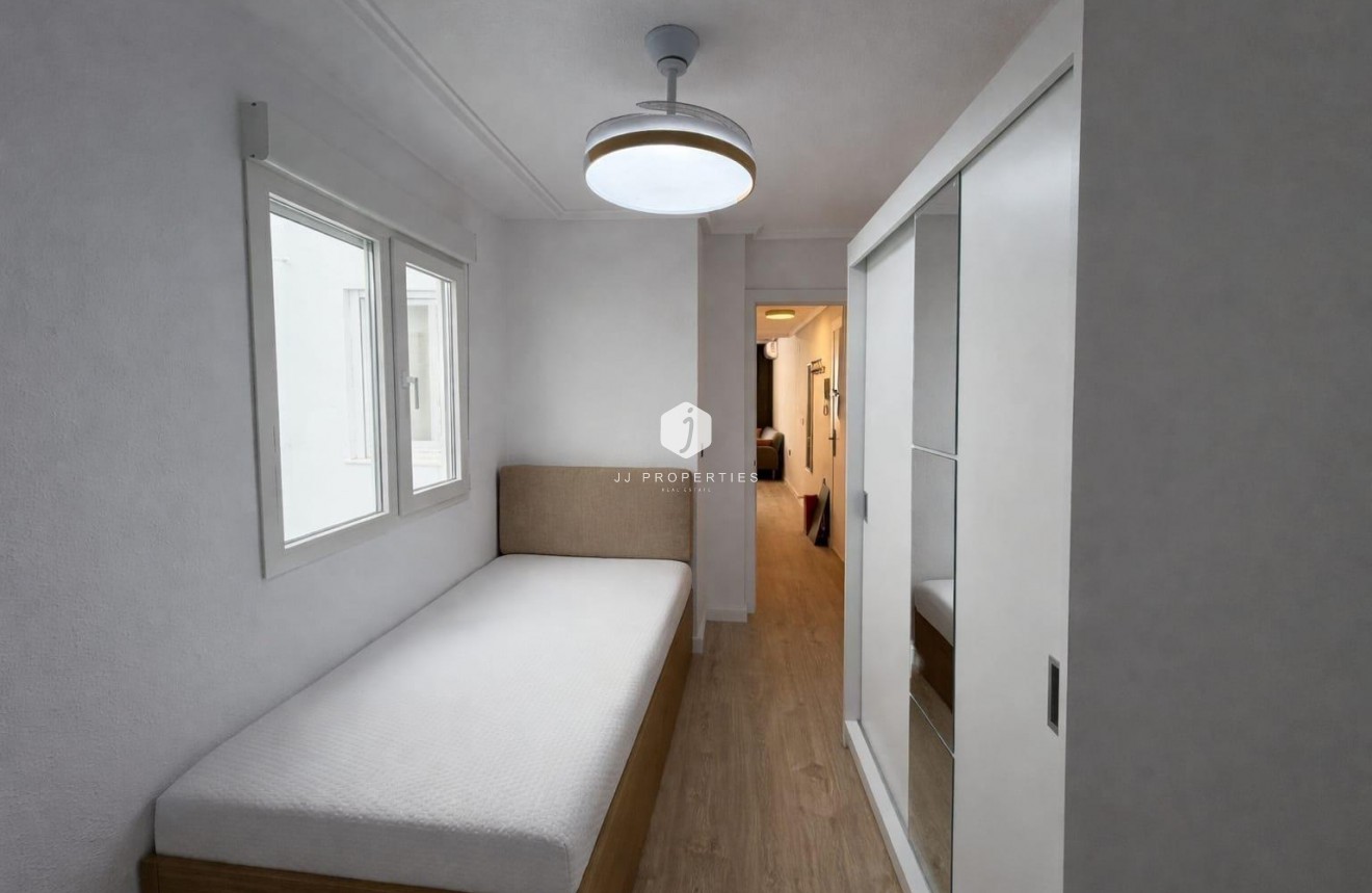 Tweedehands - Appartement / flat -
Torrevieja - Playa del Cura