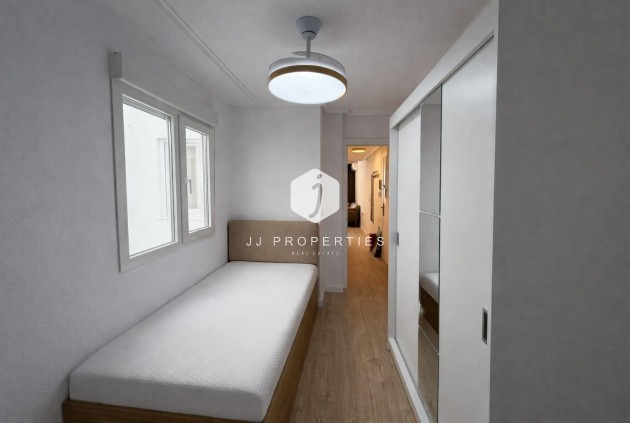 Tweedehands - Appartement / flat -
Torrevieja - Playa del Cura