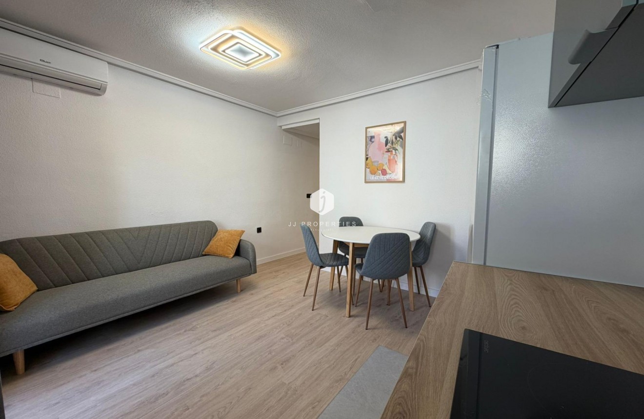 Tweedehands - Appartement / flat -
Torrevieja - Playa del Cura