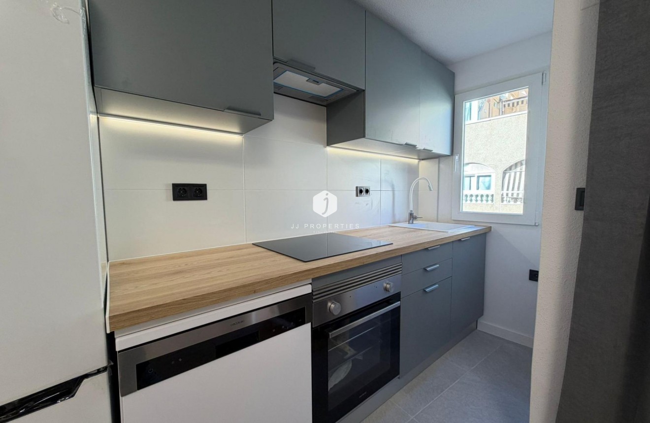 Tweedehands - Appartement / flat -
Torrevieja - Playa del Cura
