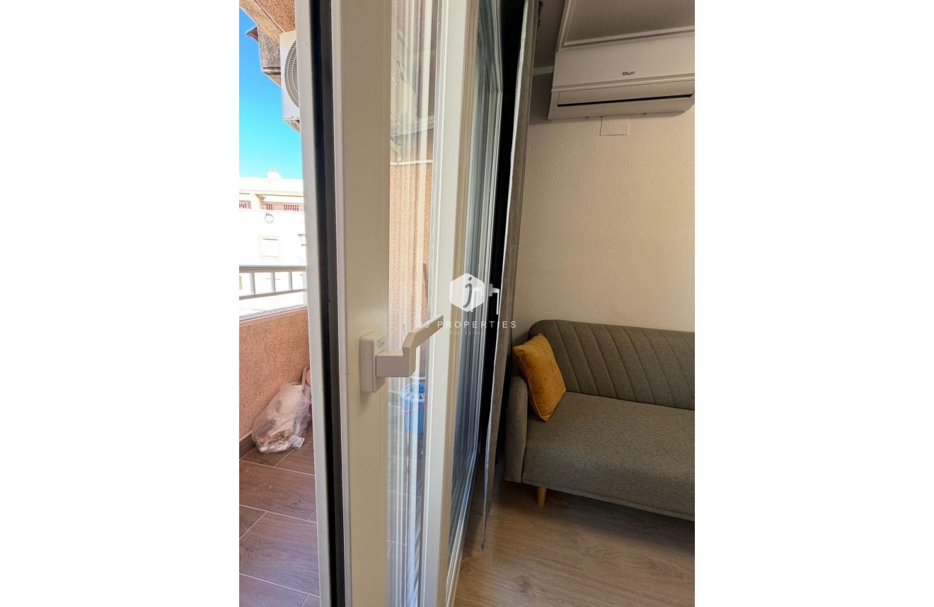 Tweedehands - Appartement / flat -
Torrevieja - Playa del Cura