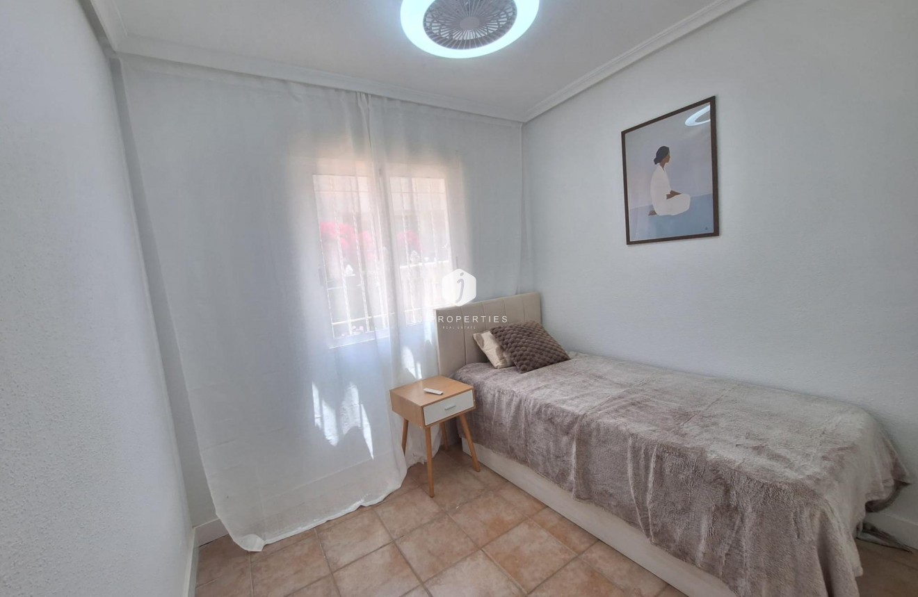 D'occasion - Bungalow -
Torrevieja - Sector 25