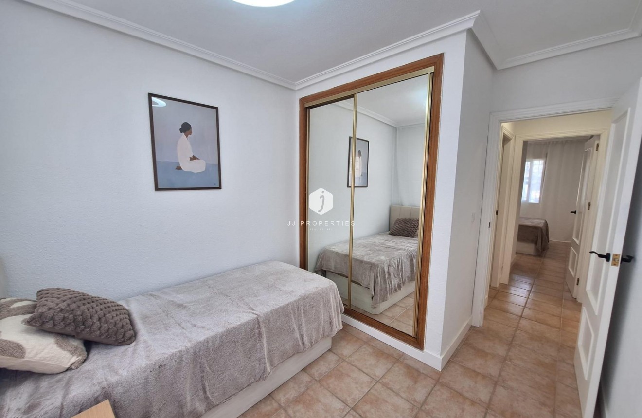 D'occasion - Bungalow -
Torrevieja - Sector 25