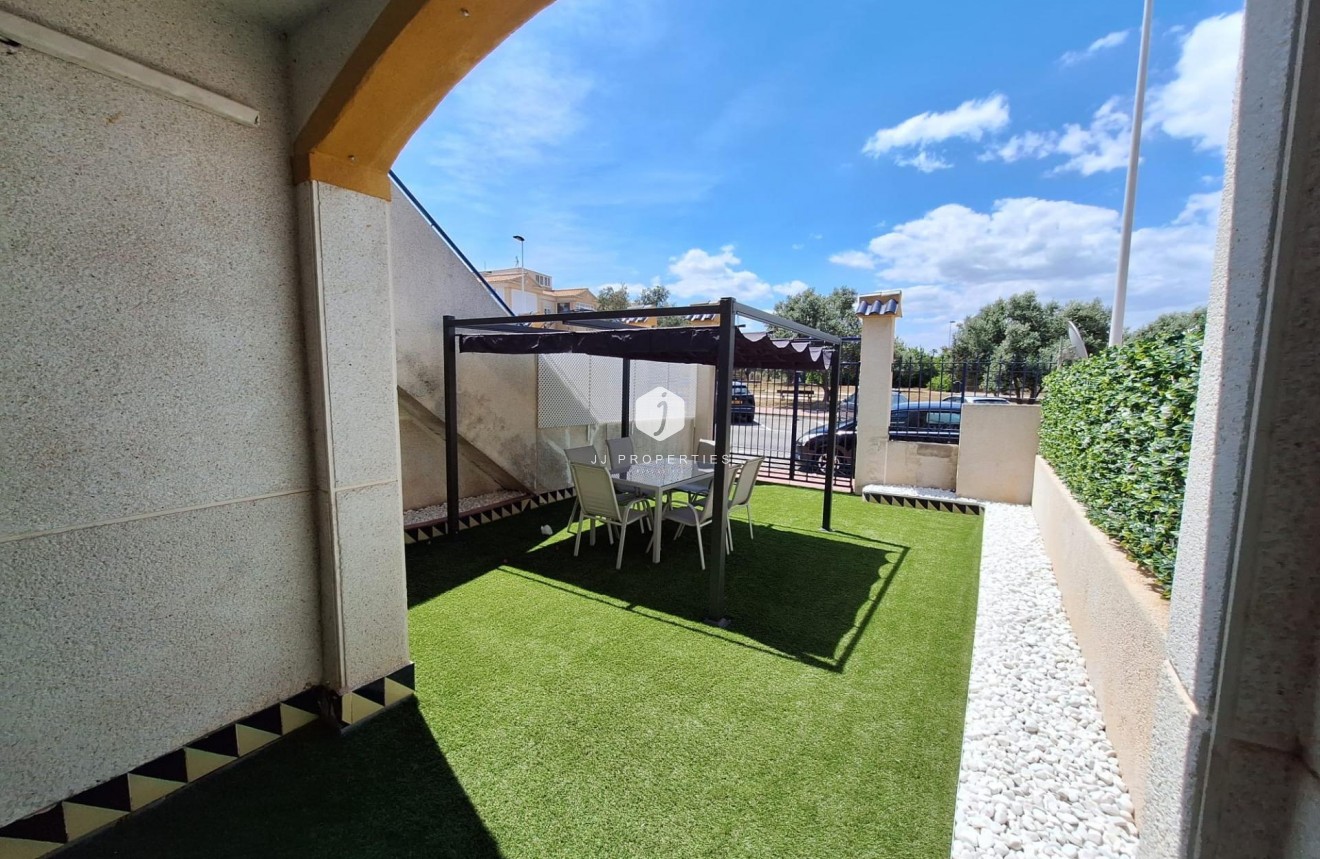 D'occasion - Bungalow -
Torrevieja - Sector 25