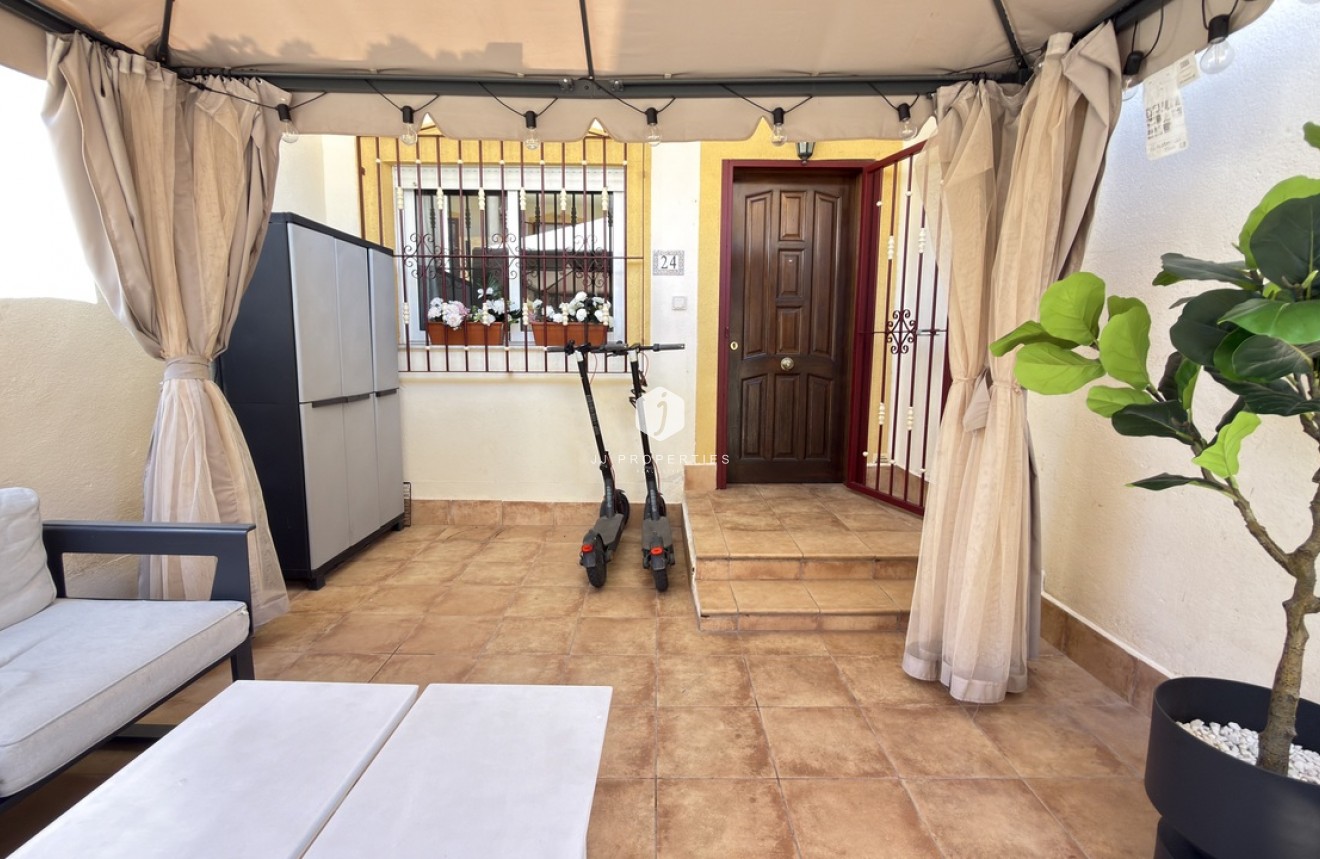 Resale - Chalet -
La Zenia - Costa Blanca