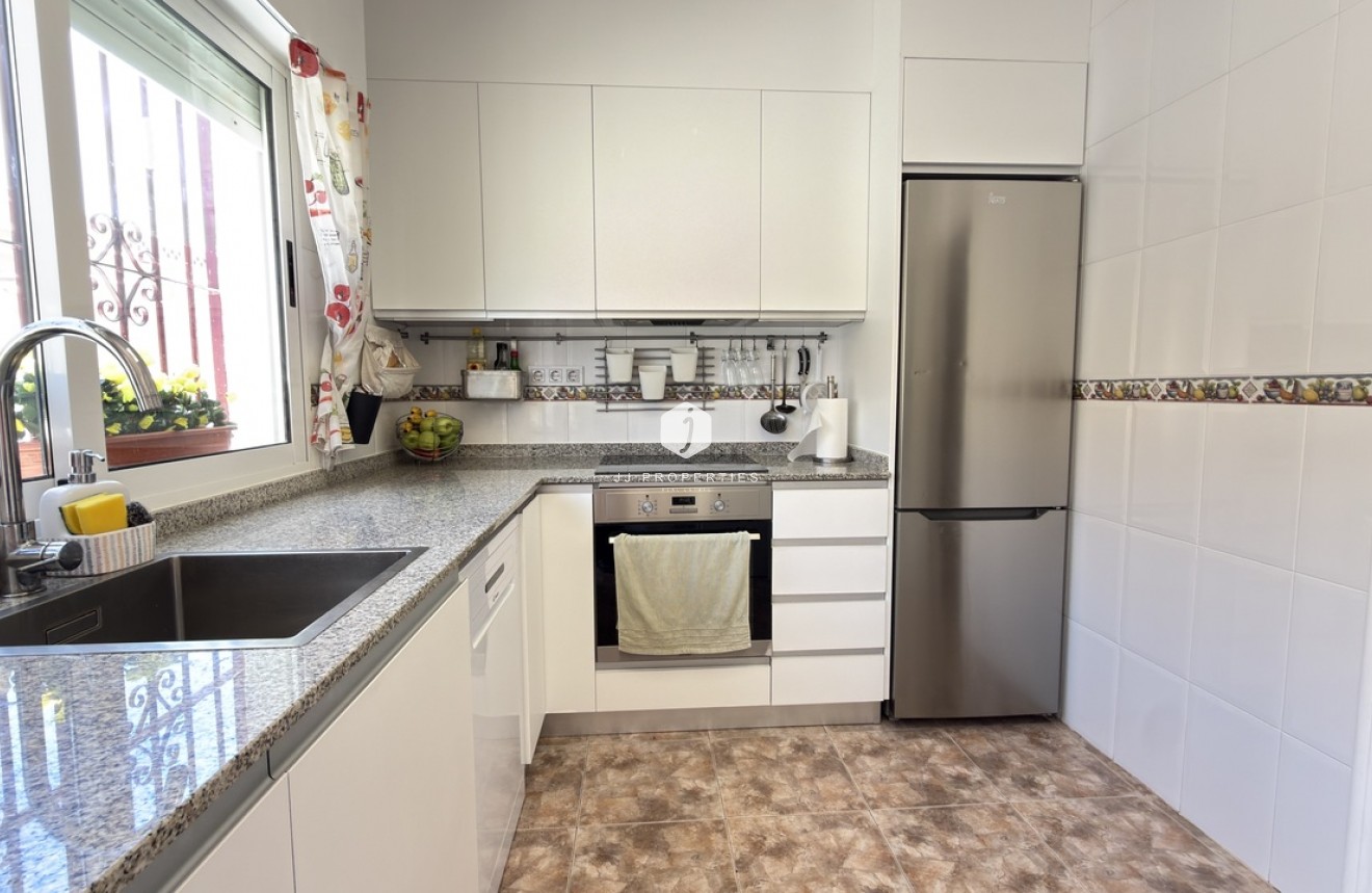 Resale - Chalet -
La Zenia - Costa Blanca