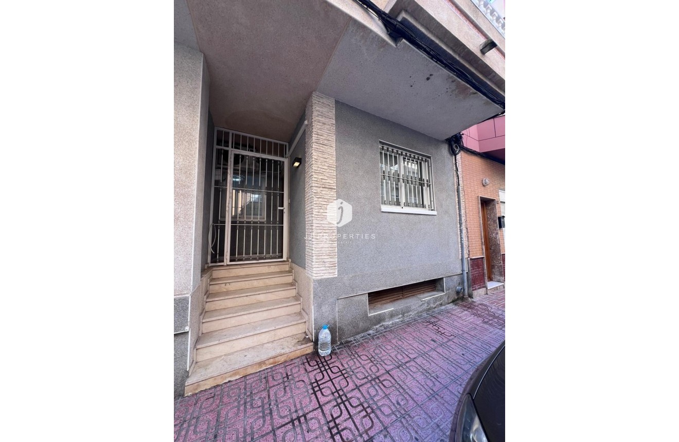 Resale - Apartment / flat -
Torrevieja - Estacion de autobuses
