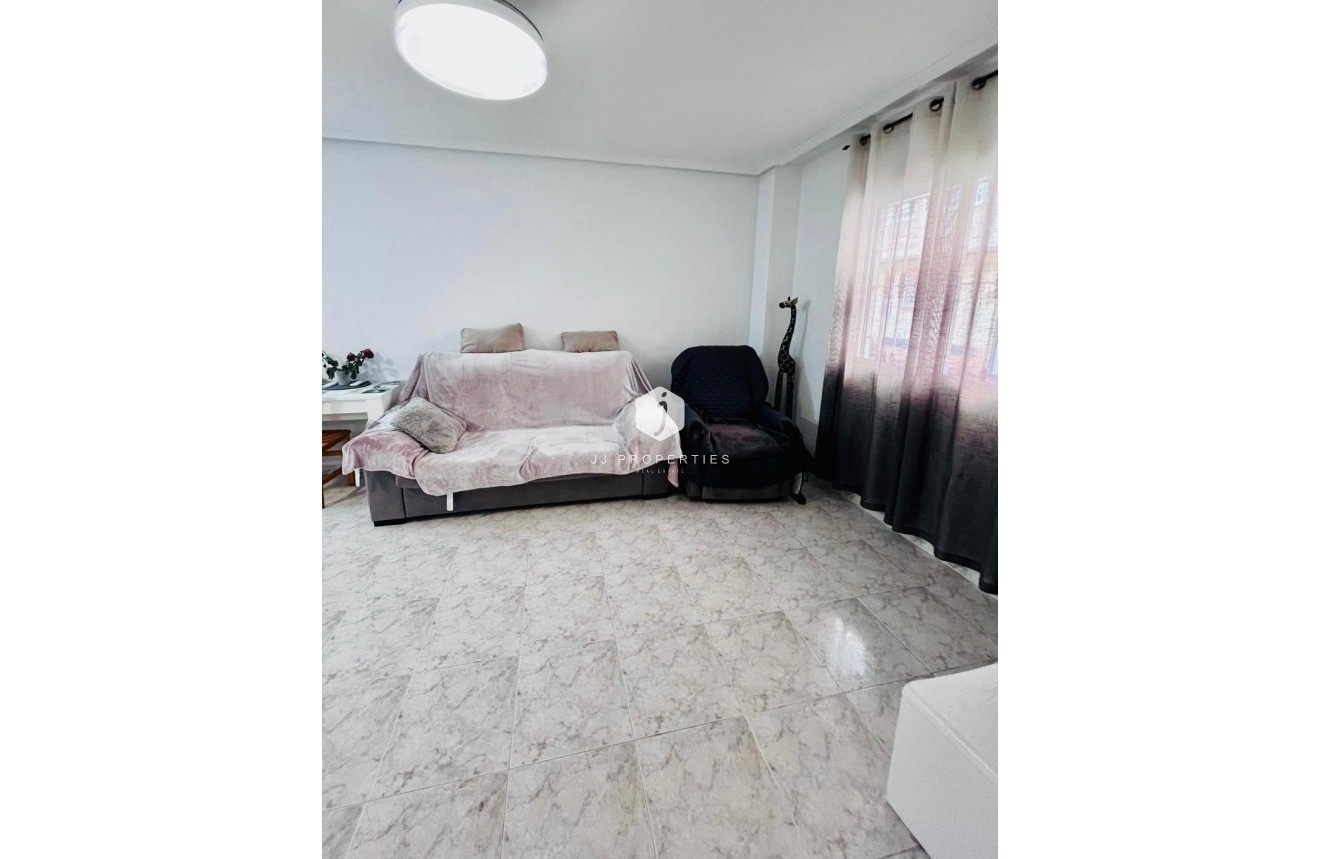 Resale - Apartment / flat -
Torrevieja - Estacion de autobuses