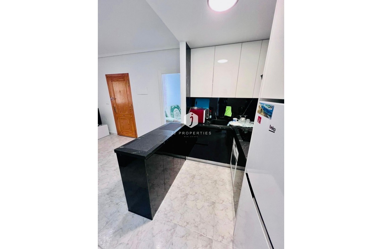 Resale - Apartment / flat -
Torrevieja - Estacion de autobuses