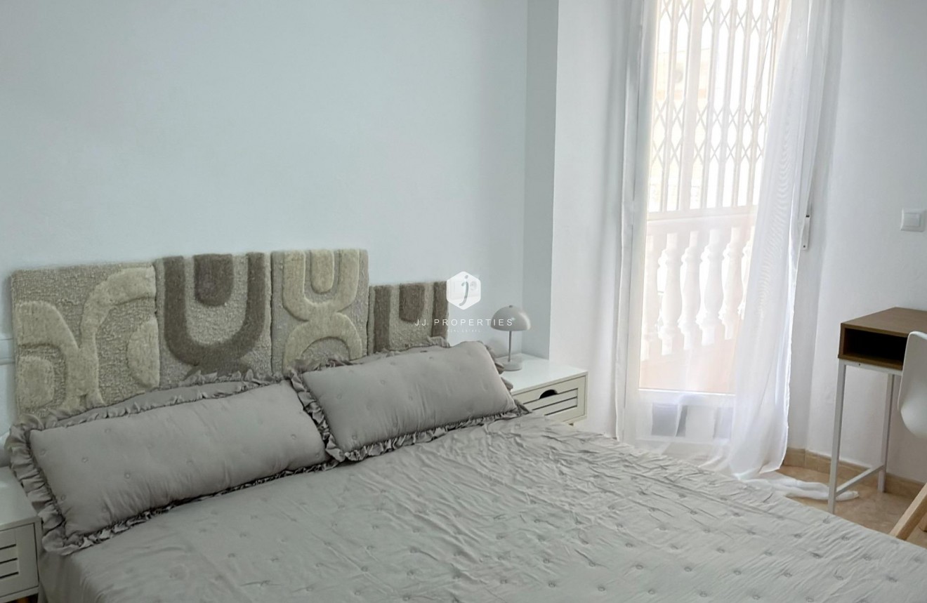 Aus zweiter Hand - Wohnung -
Torrevieja - Centro