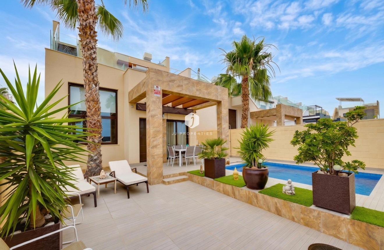 Resale - Villa -
Ciudad Quesada - Pueblo Bravo