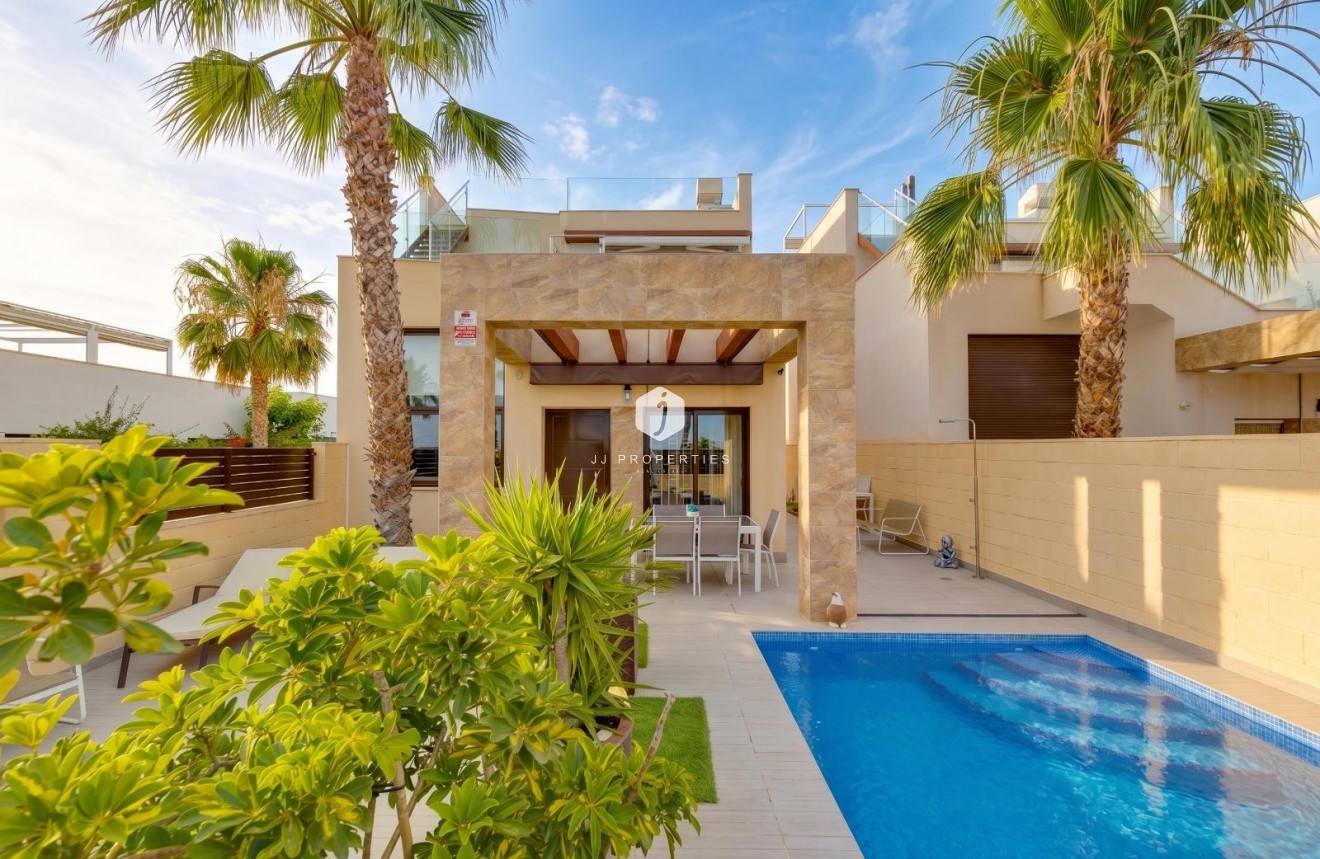 Resale - Villa -
Ciudad Quesada - Pueblo Bravo