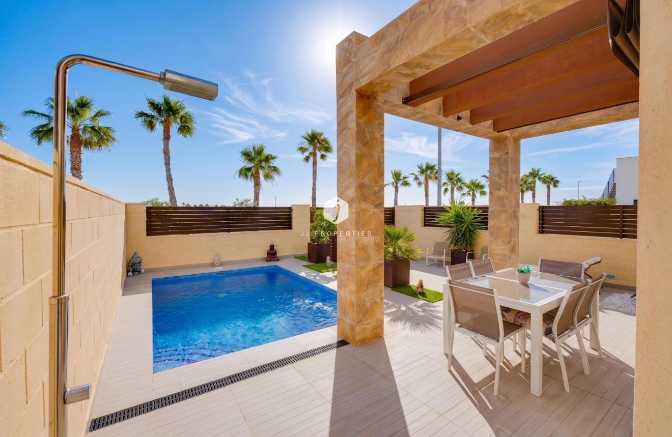 Resale - Villa -
Ciudad Quesada - Pueblo Bravo