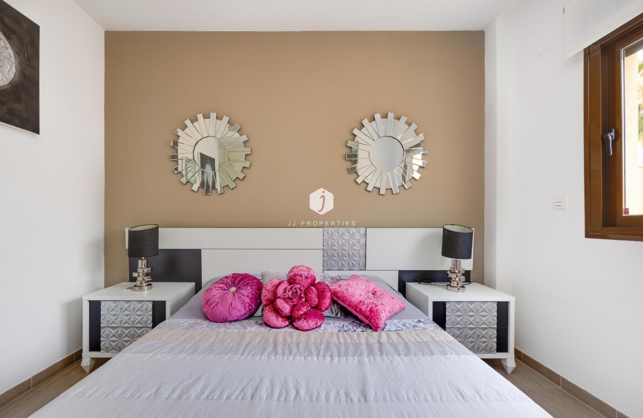 Resale - Villa -
Ciudad Quesada - Pueblo Bravo