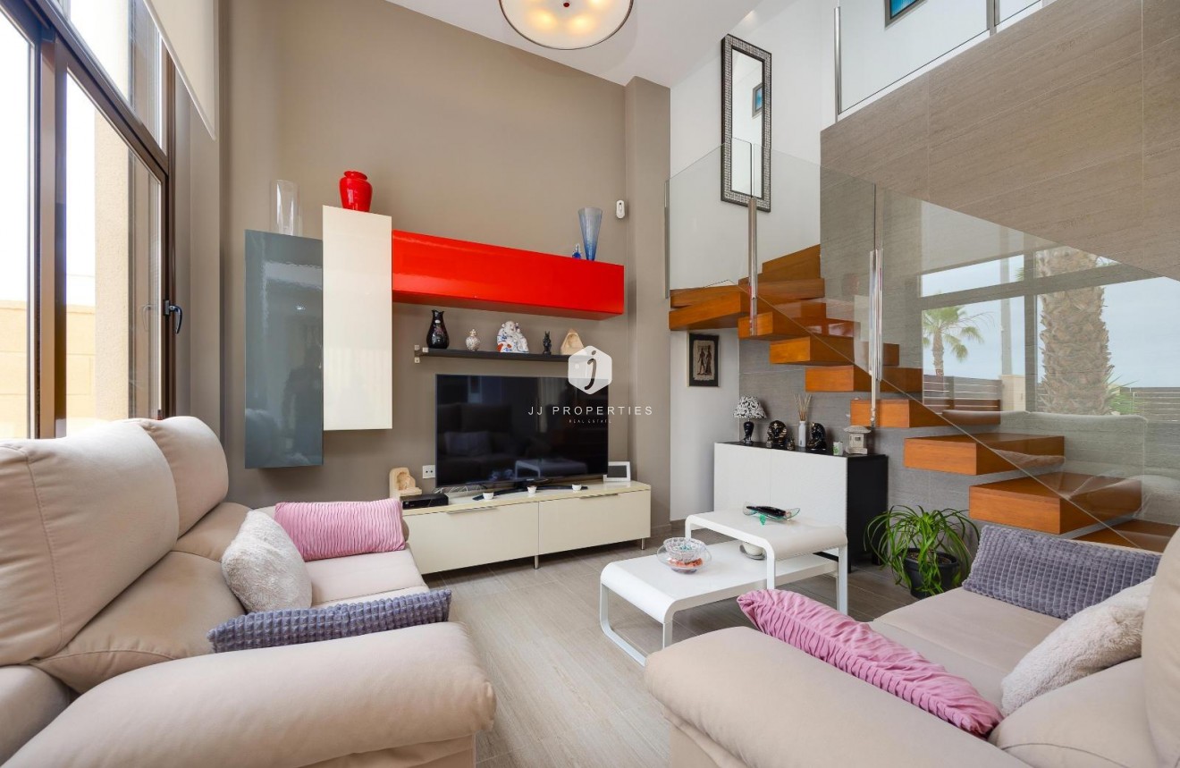 Resale - Villa -
Ciudad Quesada - Pueblo Bravo