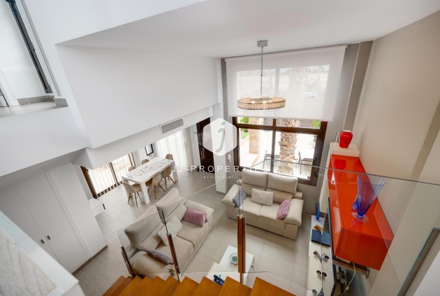 Resale - Villa -
Ciudad Quesada - Pueblo Bravo