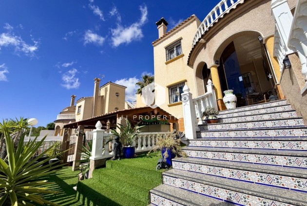 Aus zweiter Hand - Chalet -
Orihuela Costa - Costa Blanca