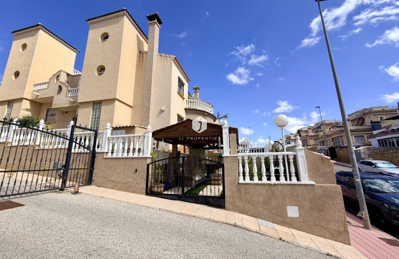 Aus zweiter Hand - Chalet -
Orihuela Costa - Costa Blanca