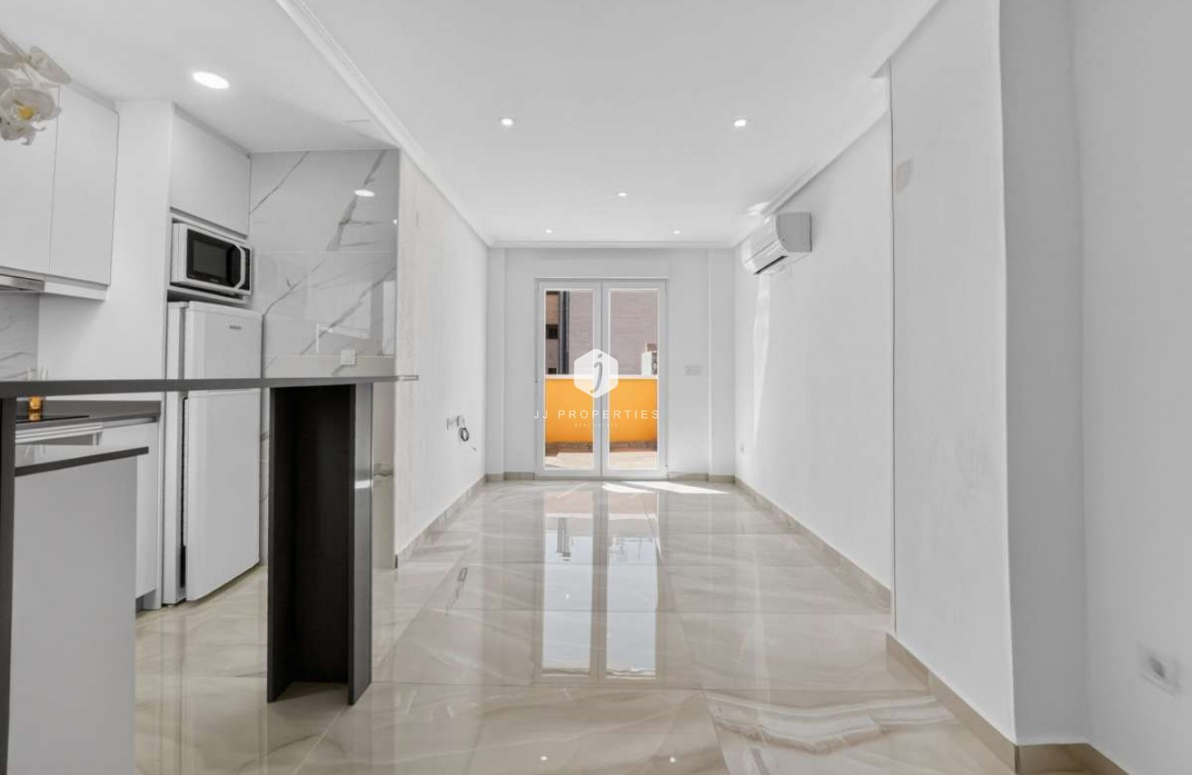 Resale - Apartment / flat -
Torrevieja - Costa Blanca