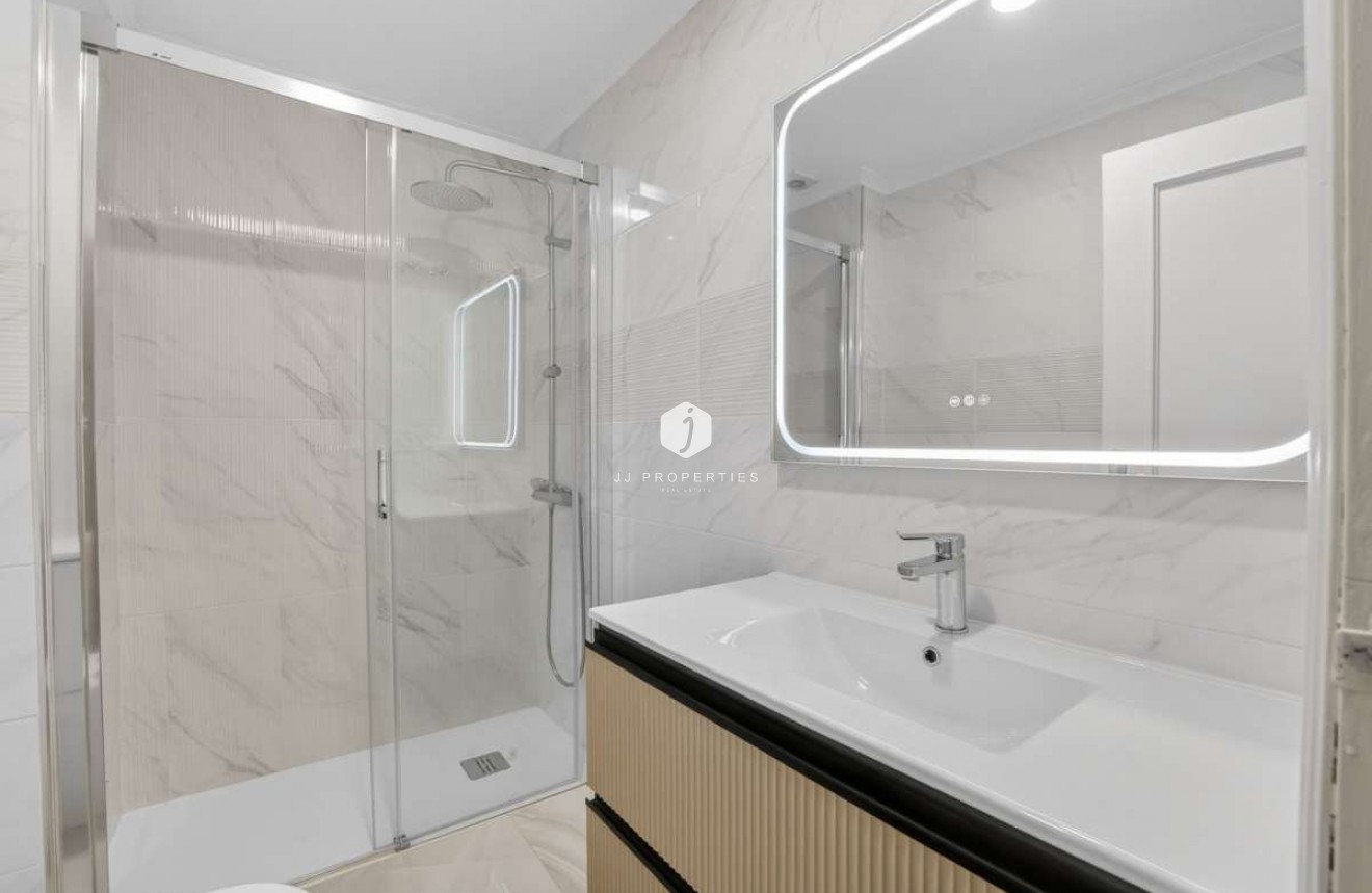 Resale - Apartment / flat -
Torrevieja - Costa Blanca