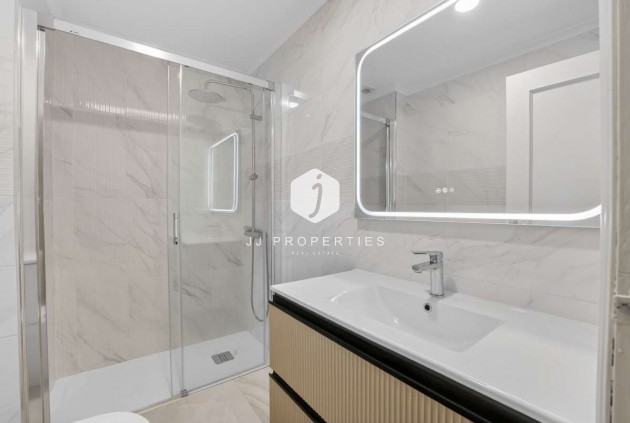 Resale - Apartment / flat -
Torrevieja - Costa Blanca