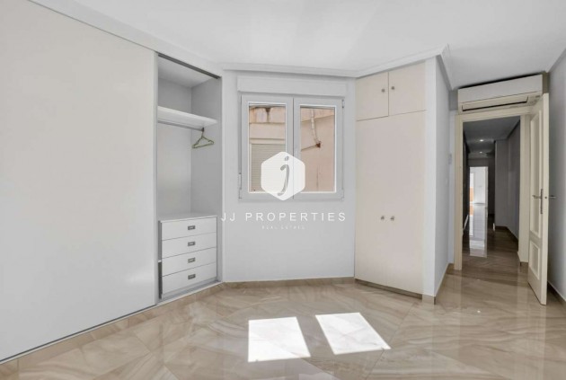 Resale - Apartment / flat -
Torrevieja - Costa Blanca