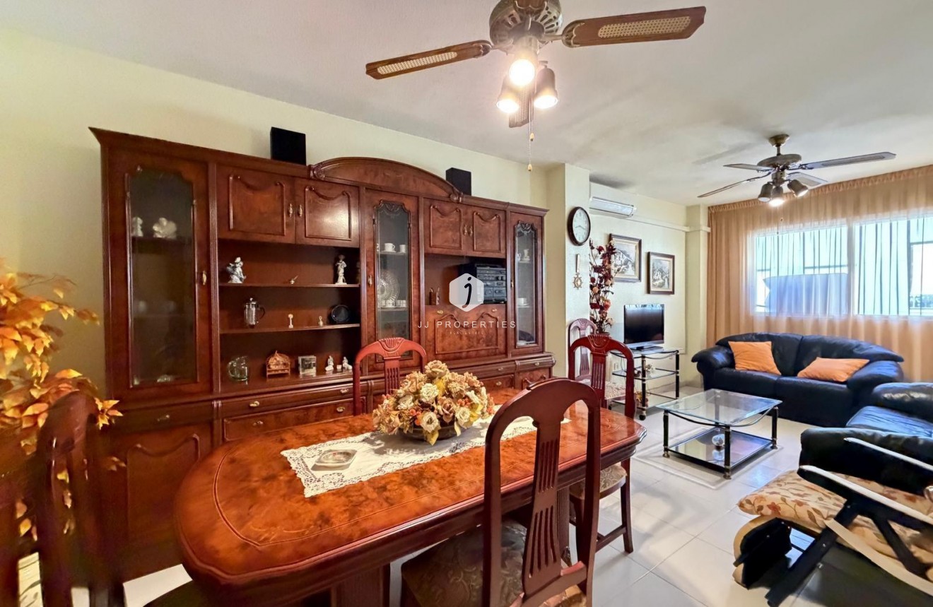 Resale - Apartment / flat -
Torrevieja - Playa del Cura