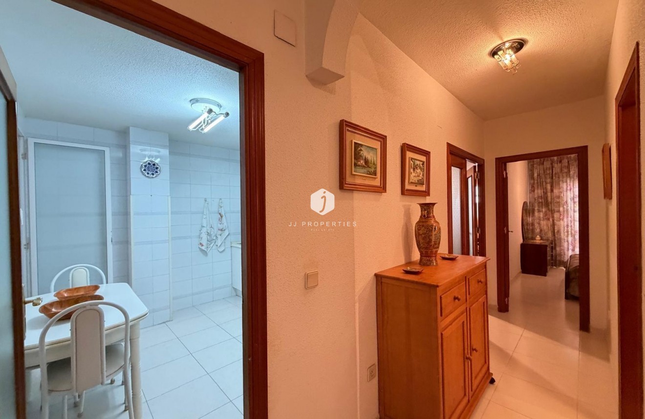 Resale - Apartment / flat -
Torrevieja - Playa del Cura