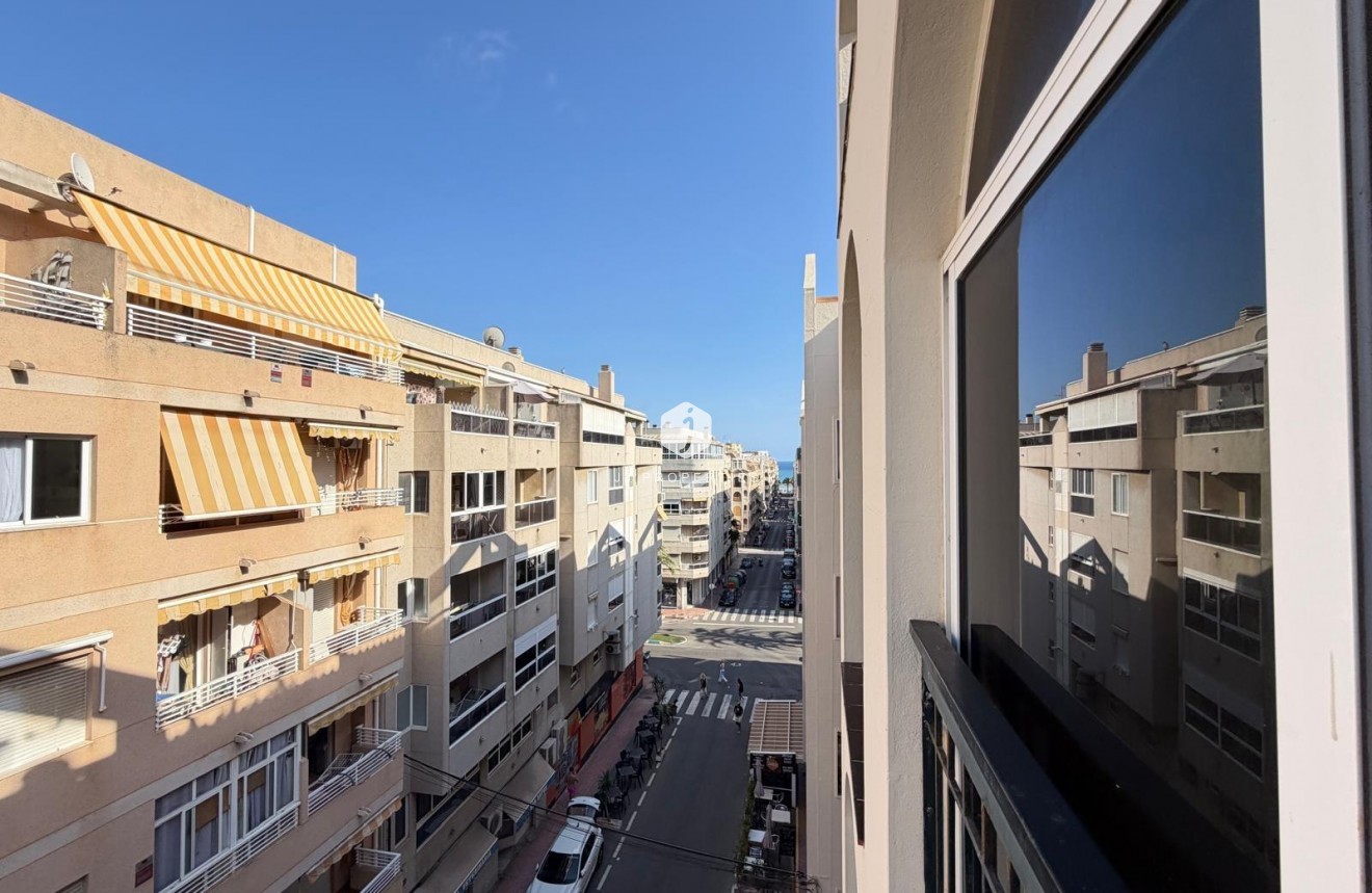 Resale - Apartment / flat -
Torrevieja - Playa del Cura