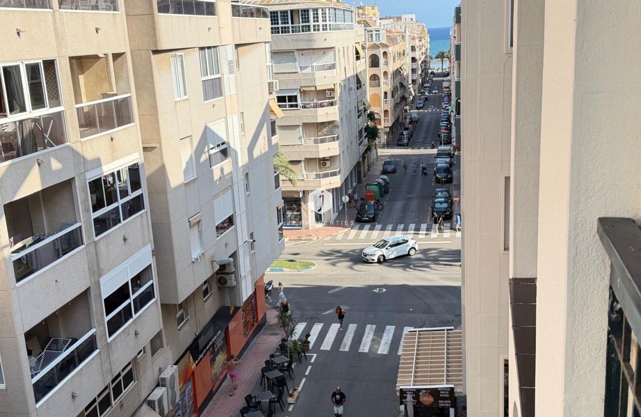 Resale - Apartment / flat -
Torrevieja - Playa del Cura