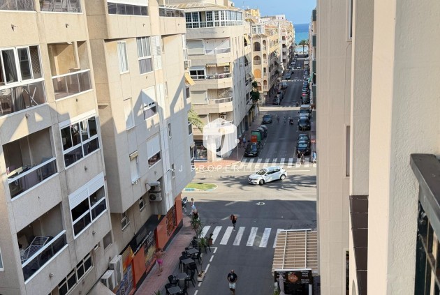Resale - Apartment / flat -
Torrevieja - Playa del Cura