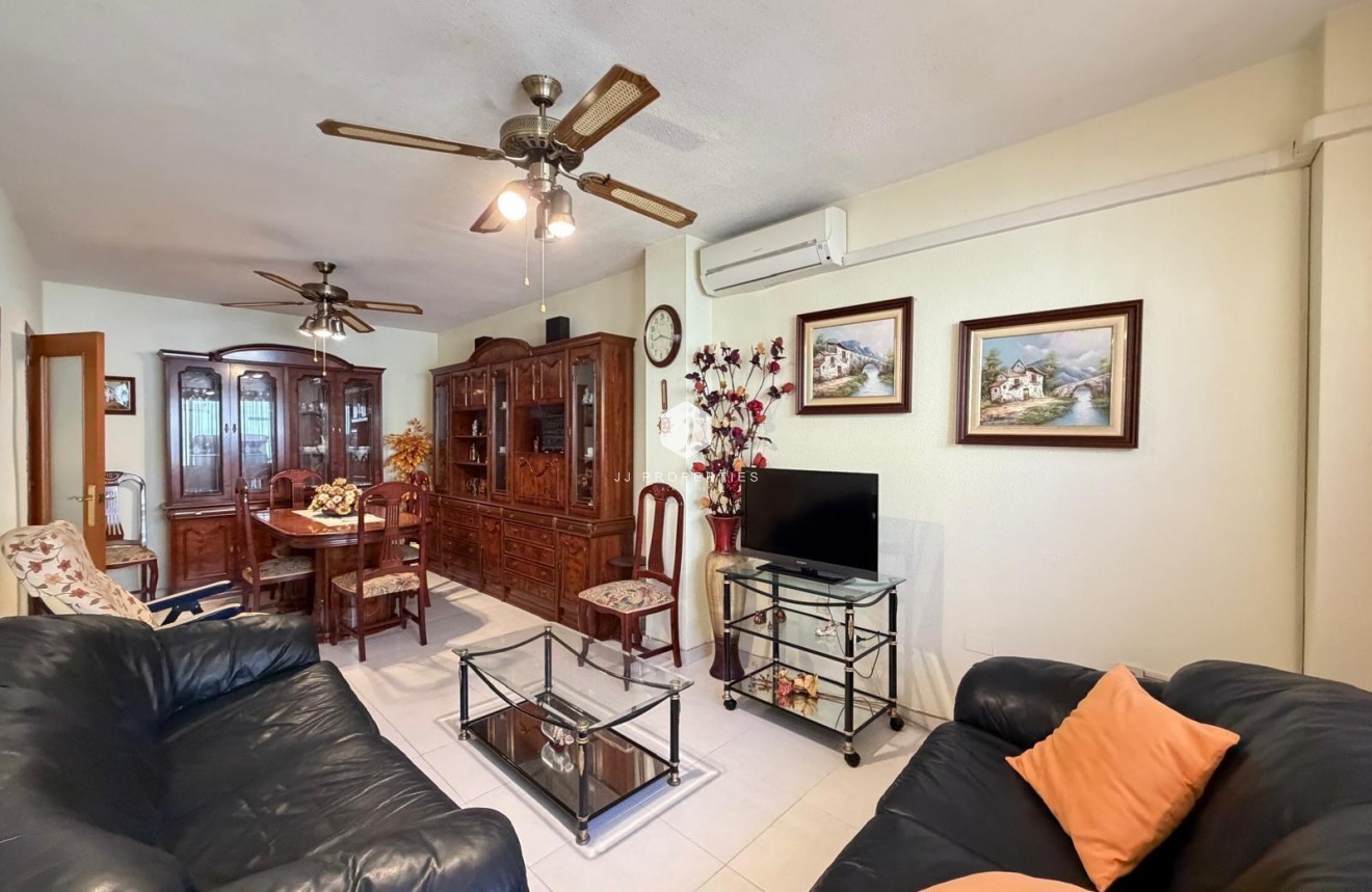 Resale - Apartment / flat -
Torrevieja - Playa del Cura