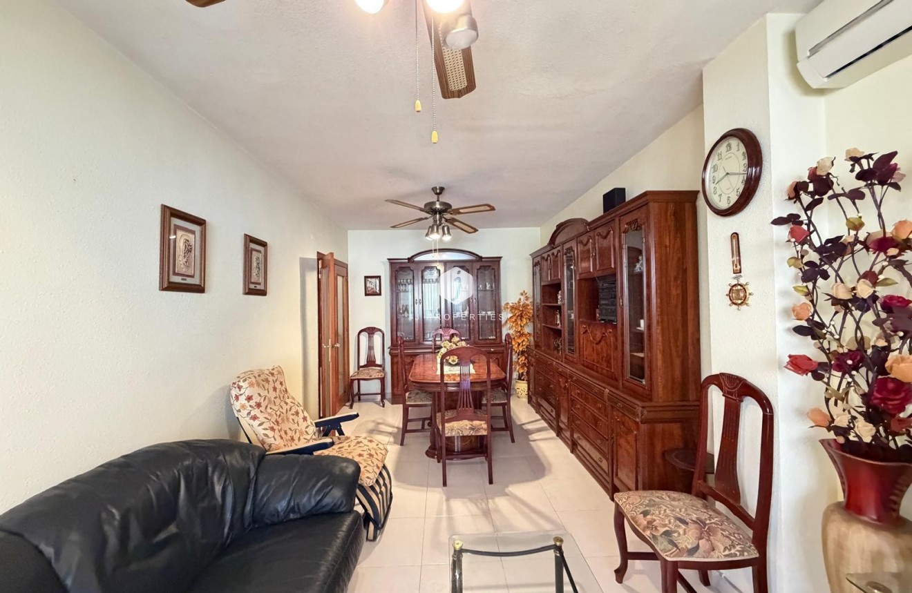 Resale - Apartment / flat -
Torrevieja - Playa del Cura