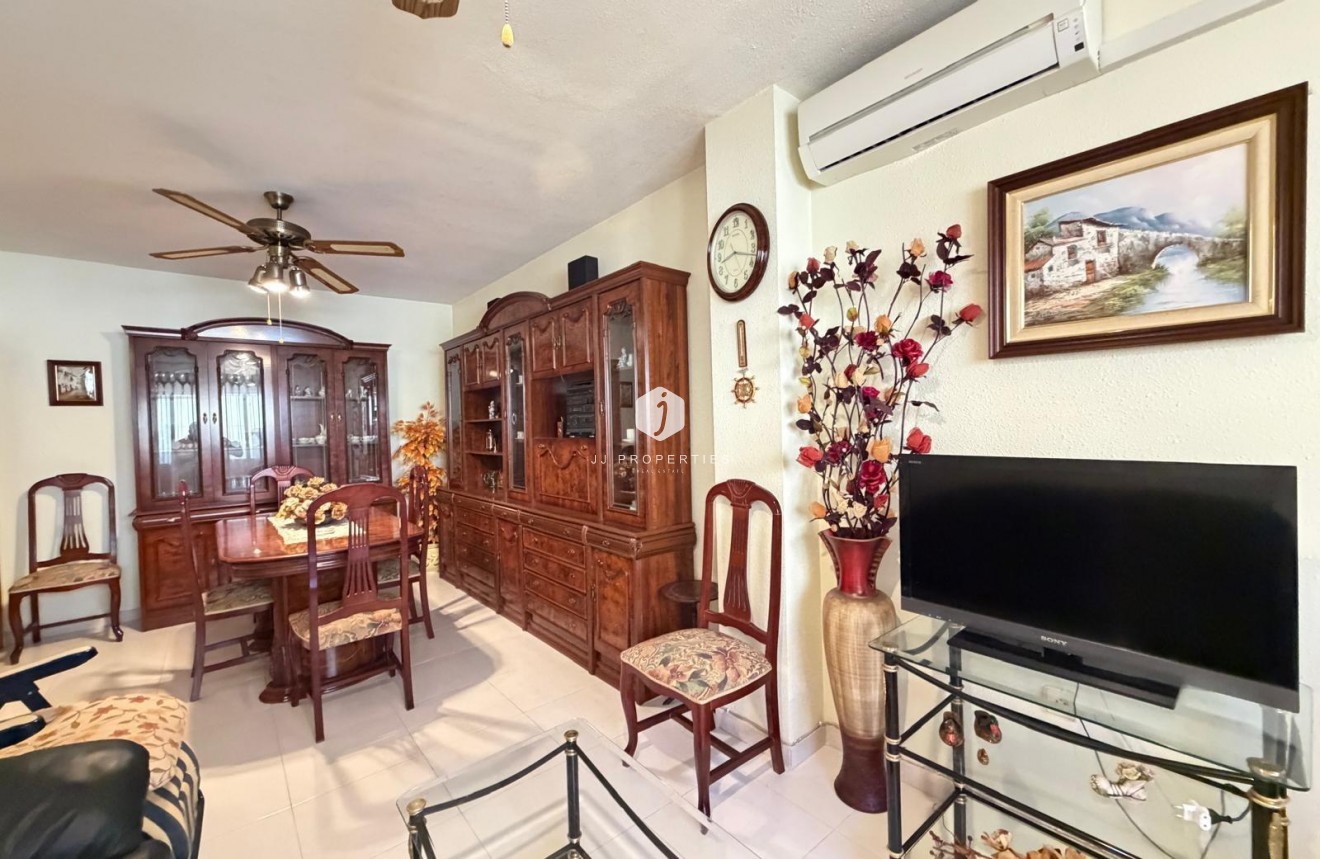 Resale - Apartment / flat -
Torrevieja - Playa del Cura