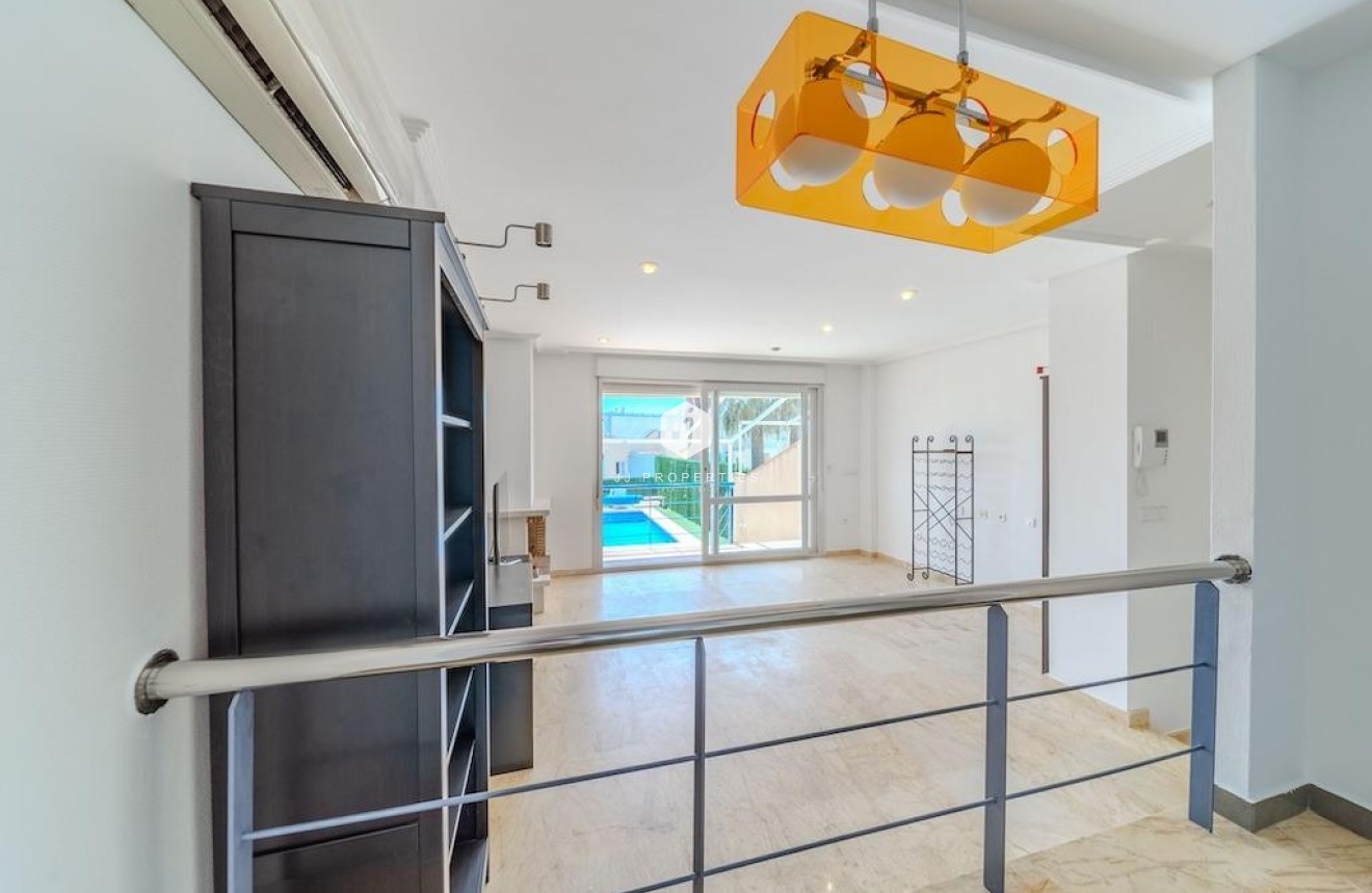 Resale - Chalet -
Orihuela Costa - Costa Blanca