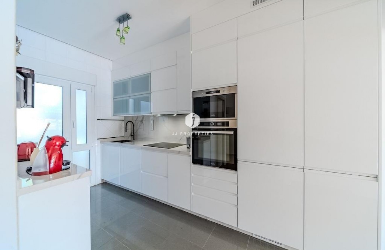 Resale - Chalet -
Orihuela Costa - Costa Blanca
