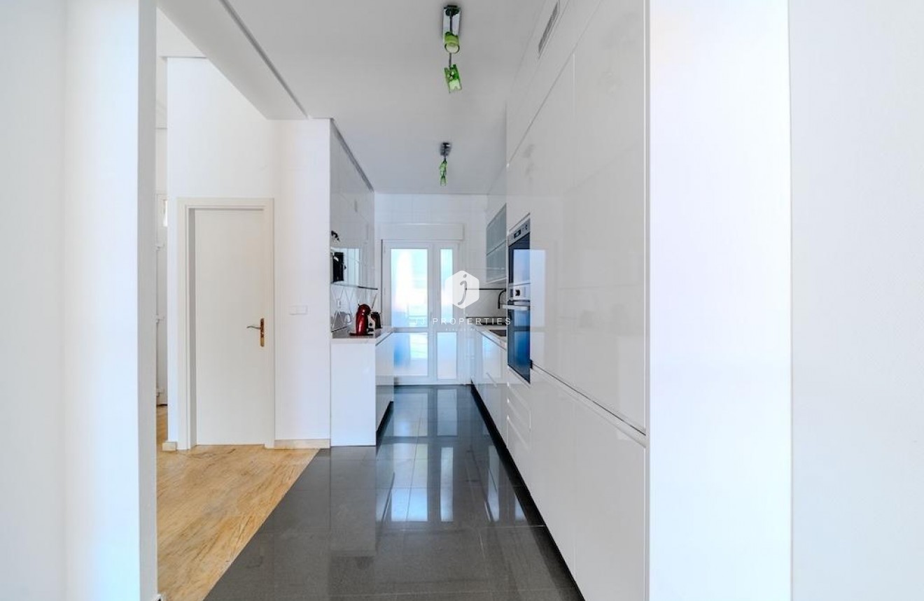 Resale - Chalet -
Orihuela Costa - Costa Blanca