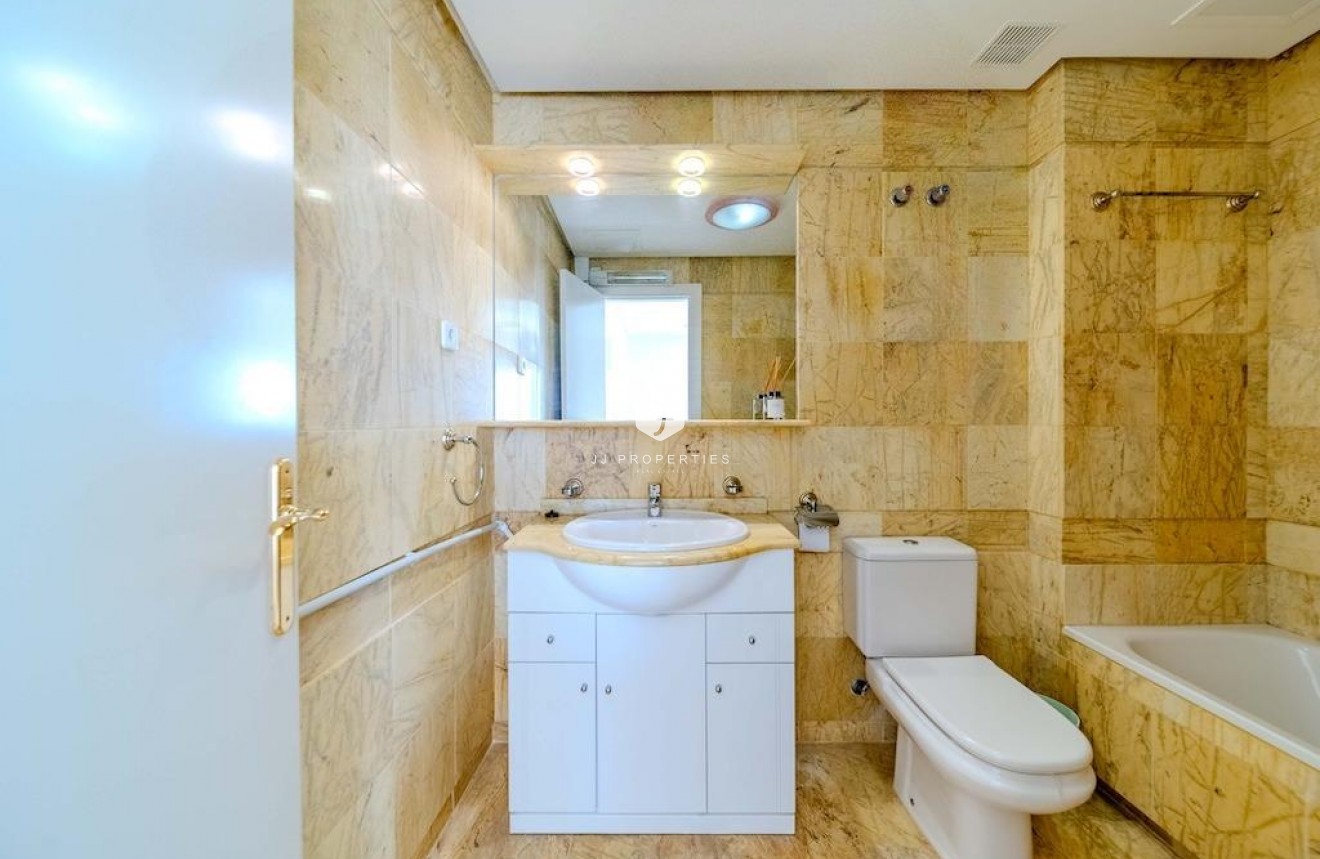 Resale - Chalet -
Orihuela Costa - Costa Blanca