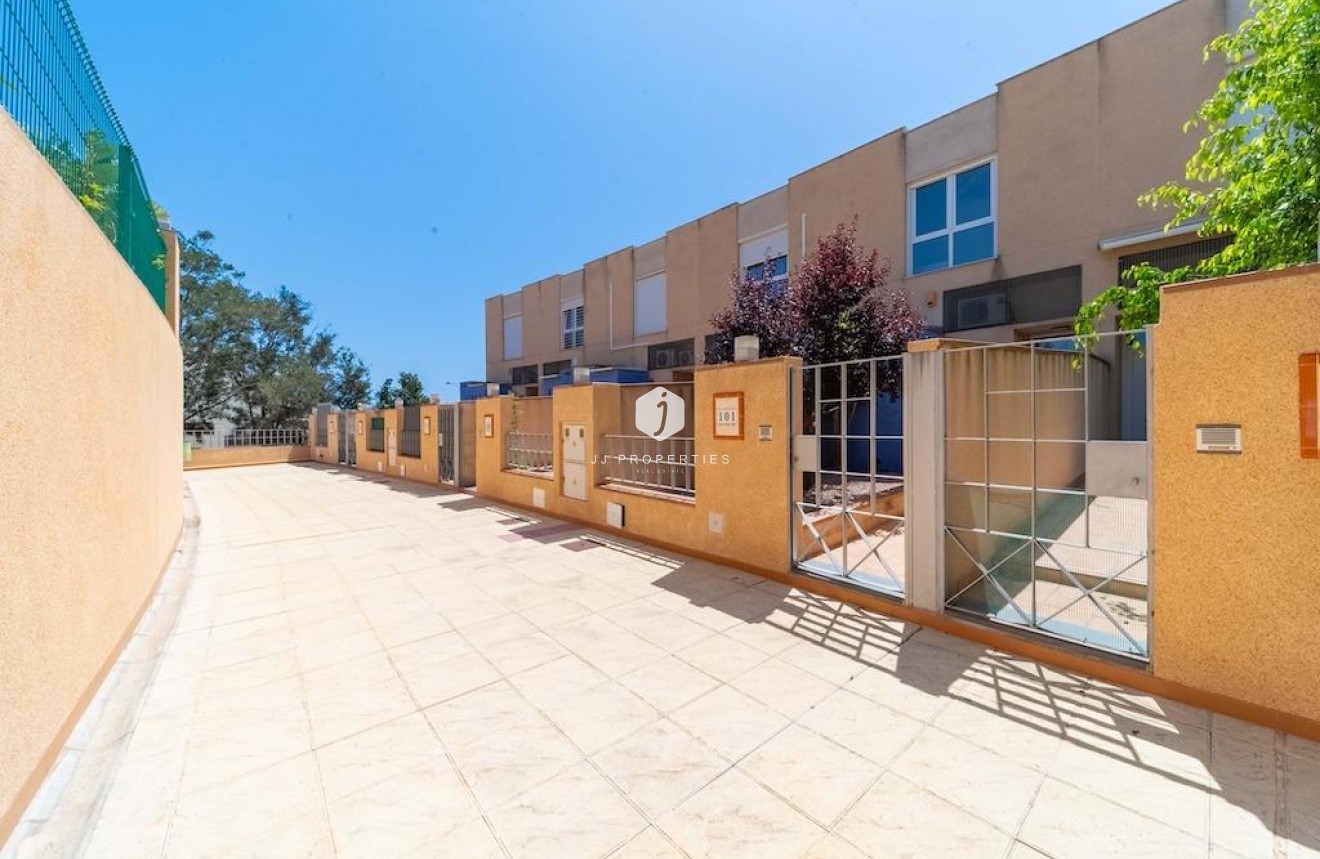 Resale - Chalet -
Orihuela Costa - Costa Blanca
