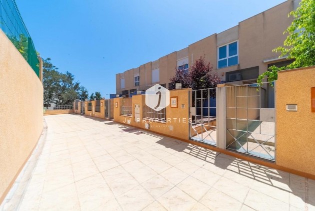 Resale - Chalet -
Orihuela Costa - Costa Blanca