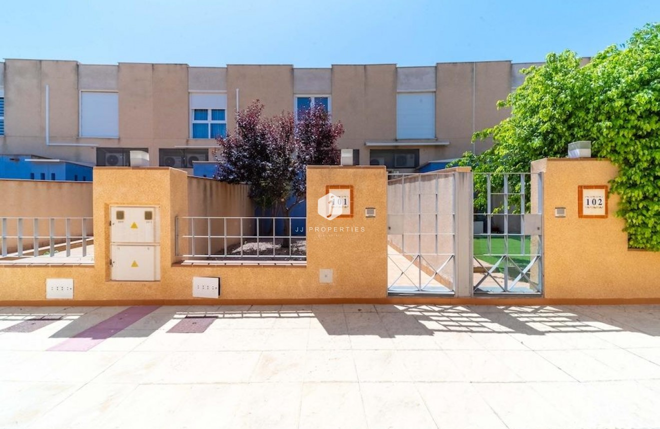 Resale - Chalet -
Orihuela Costa - Costa Blanca