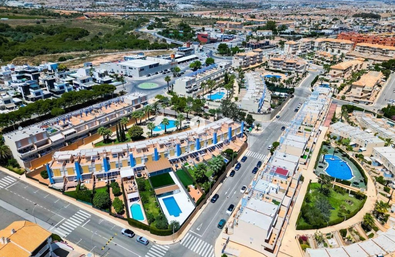 Resale - Chalet -
Orihuela Costa - Costa Blanca