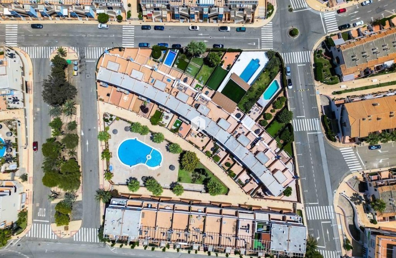 Resale - Chalet -
Orihuela Costa - Costa Blanca