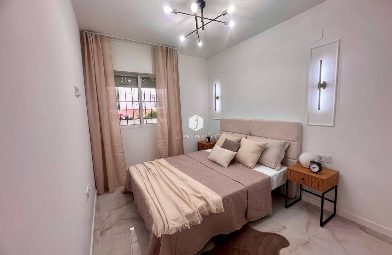 Resale - Apartment / flat -
Torrevieja - Estacion de autobuses