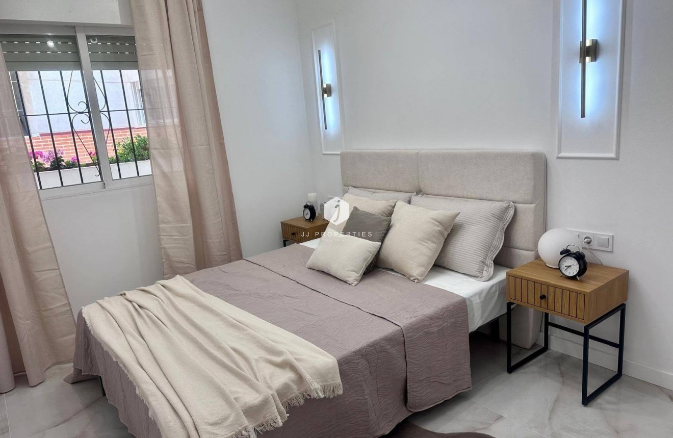 Resale - Apartment / flat -
Torrevieja - Estacion de autobuses