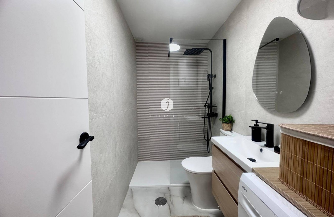 Resale - Apartment / flat -
Torrevieja - Estacion de autobuses