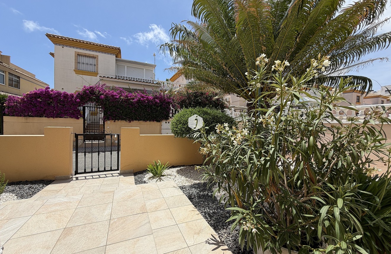 Aus zweiter Hand - Wohnung -
Orihuela Costa - Costa Blanca