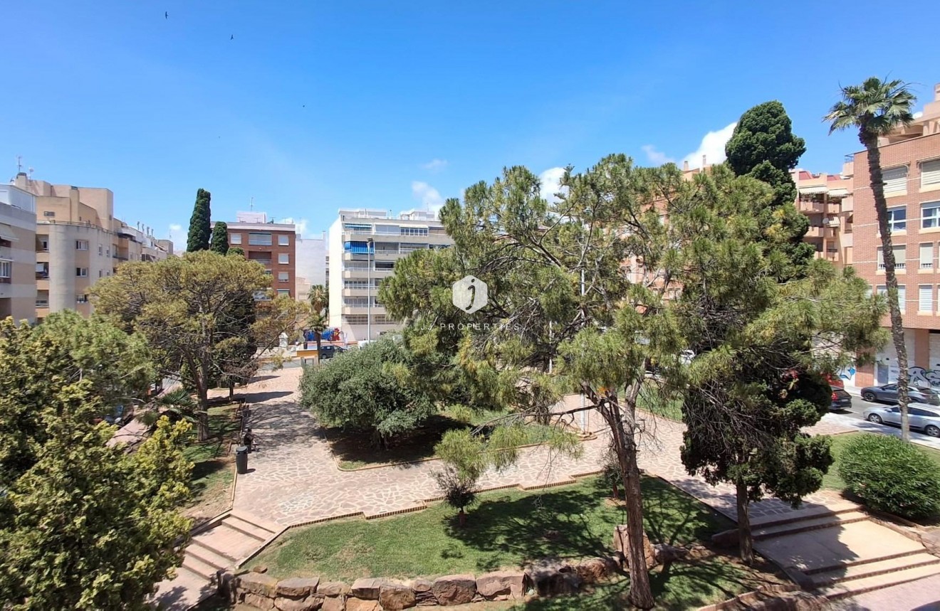 Tweedehands - Appartement / flat -
Torrevieja - Centro